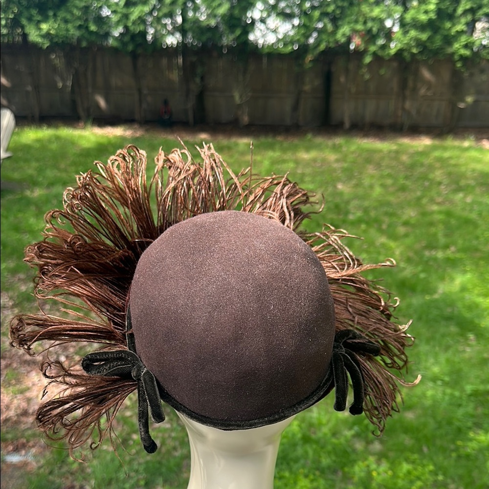 1940’s Vintage Ostrich Feathered Hat - Picture 4 of 6